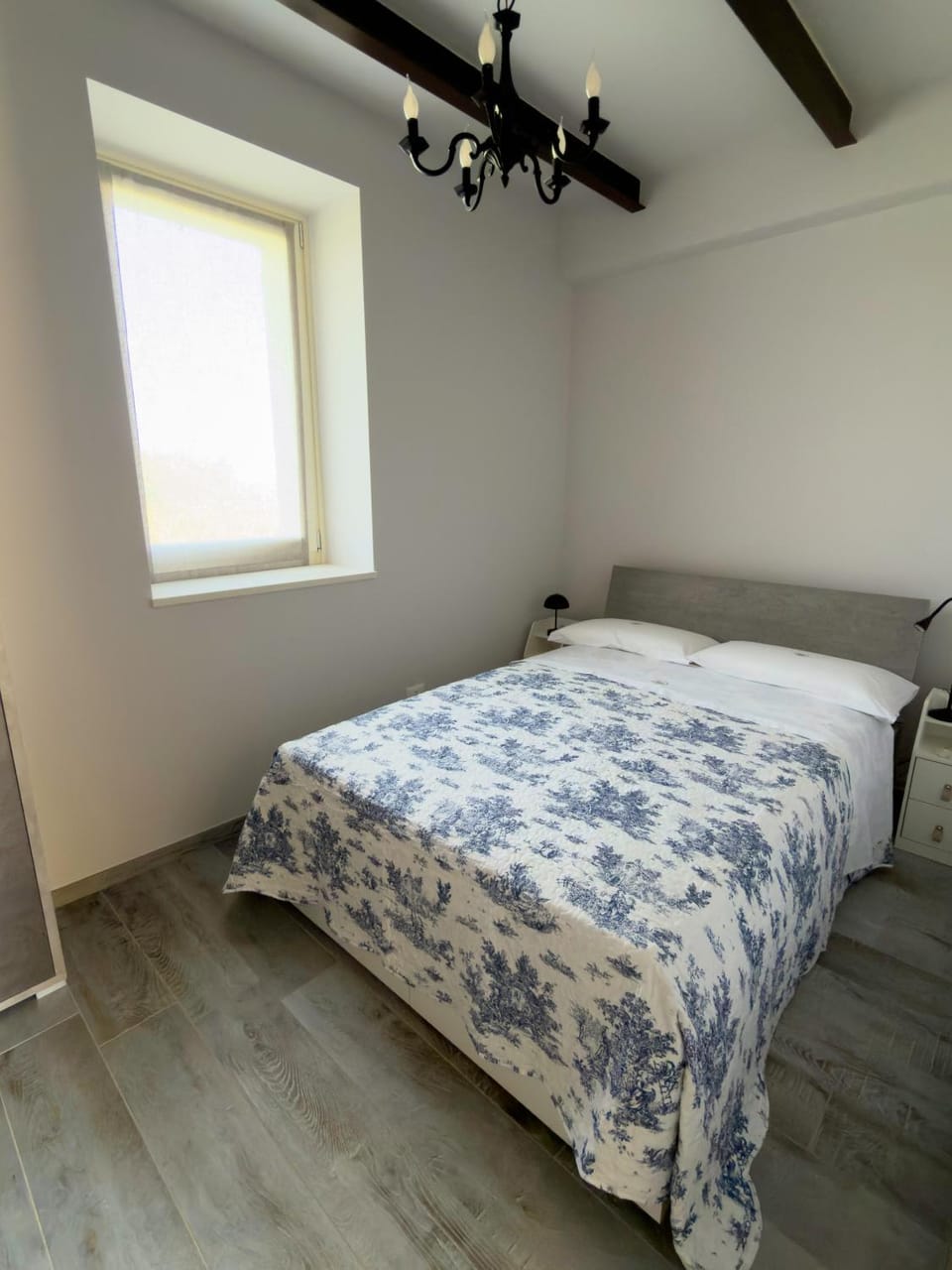 Bed, TV and multimedia, Bedroom, wardrobe, air conditioner
