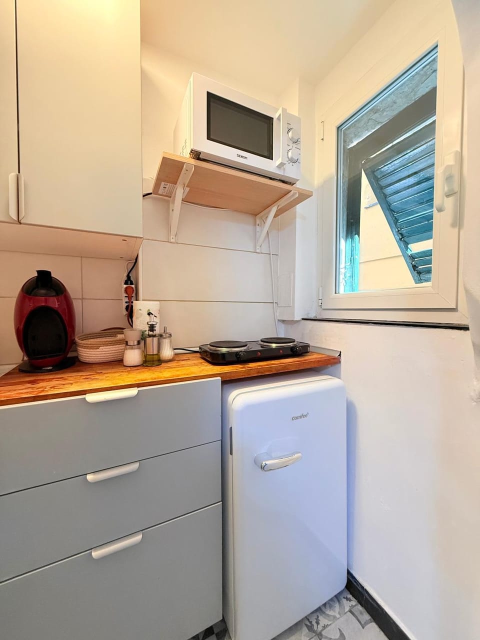Kitchen or kitchenette, stove