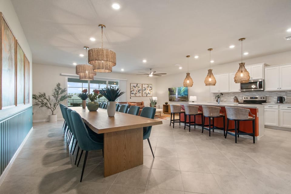 TV and multimedia, Kitchen or kitchenette, Living room, Seating area, Dining area, stove, kitchen