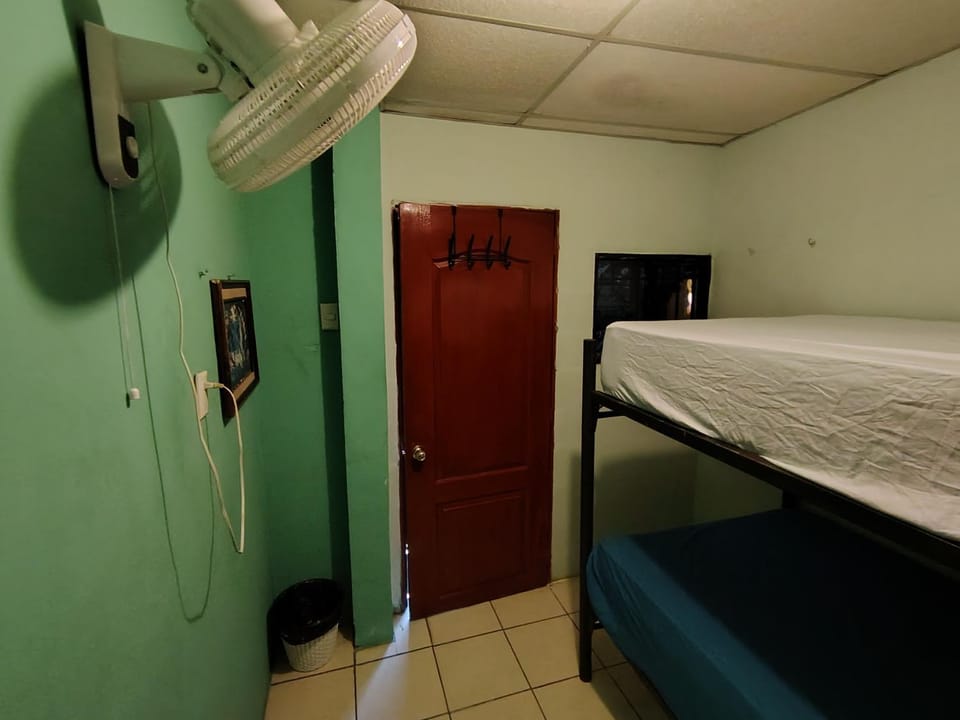 Bedroom, bunk bed