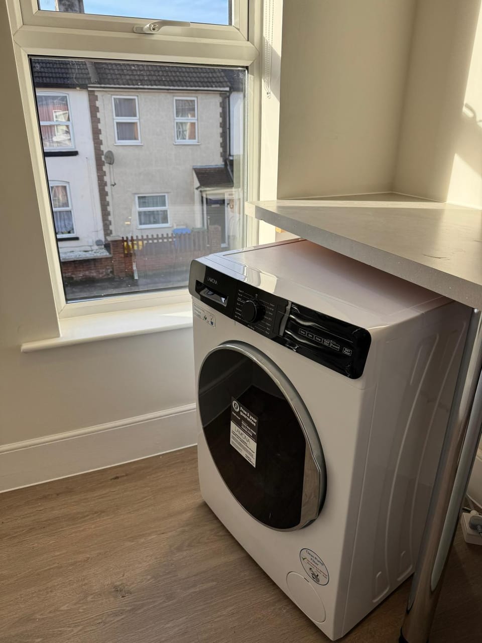 Central Aldershot Flat, Near Station & Town Centre Apartment in England