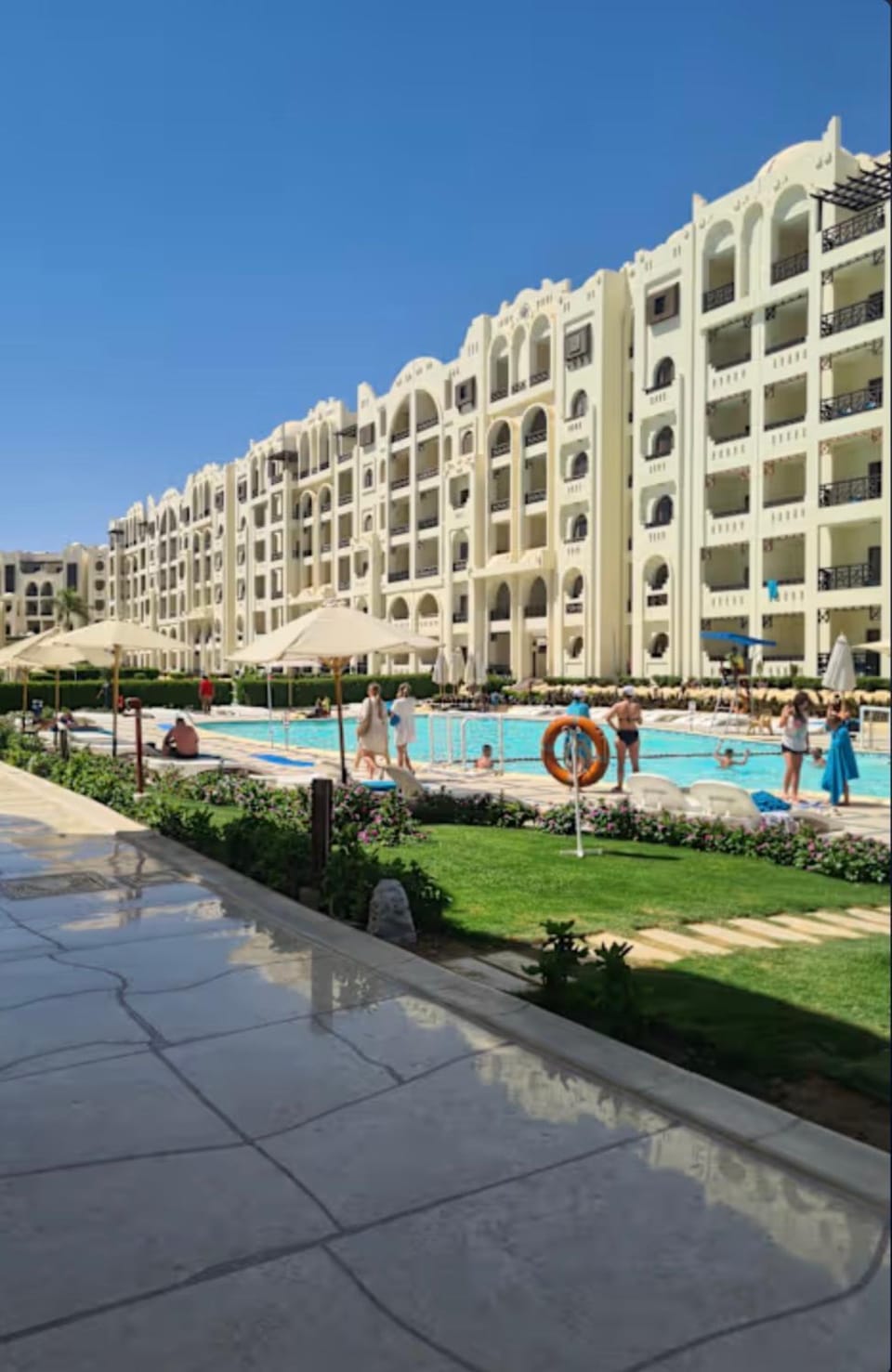 Swimming pool, sunbed
