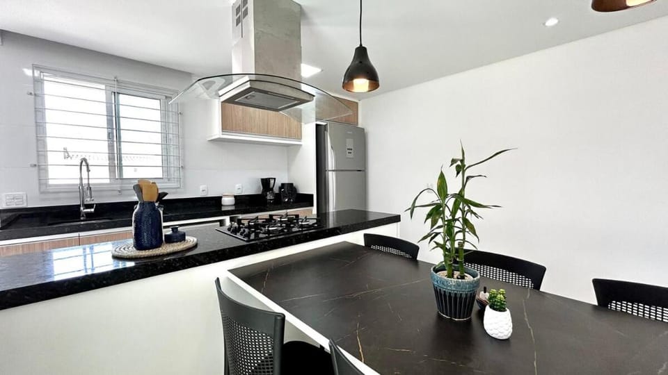 Kitchen or kitchenette, Dining area, stove