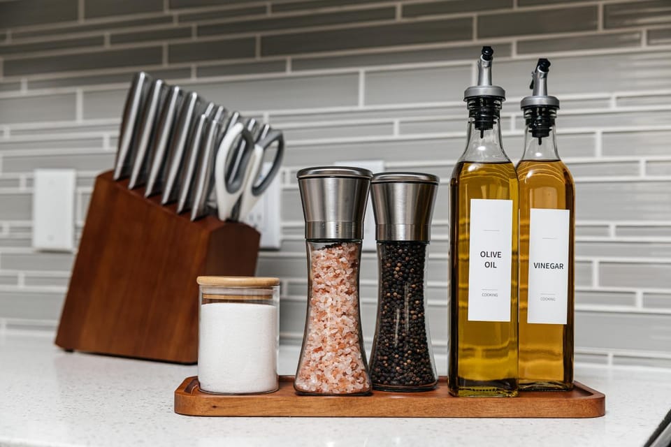 Kitchen or kitchenette, Food and drinks