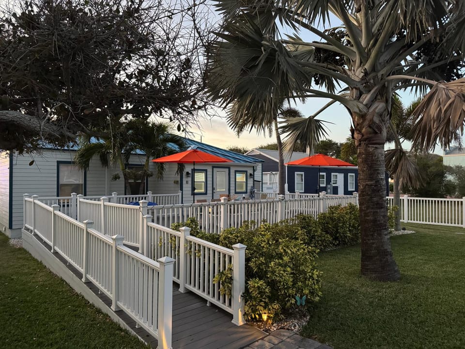 Property building, Garden, Balcony/Terrace
