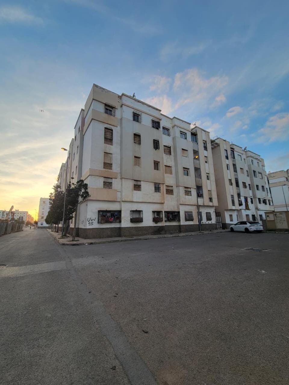 Property building, Neighbourhood, Street view, Location, Parking