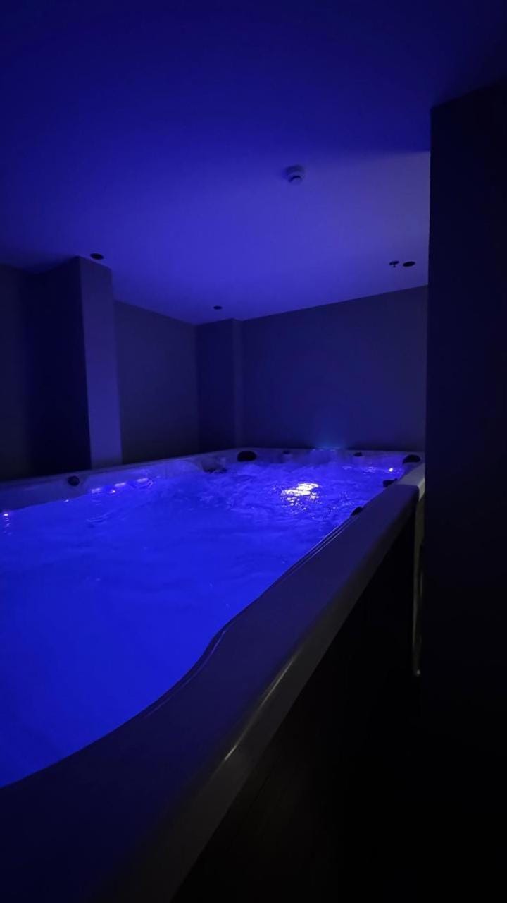Hot Tub, Spa and wellness centre/facilities
