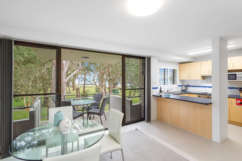 'Mistral Court' Beachside Apartment with Views Apartment in Nelson Bay