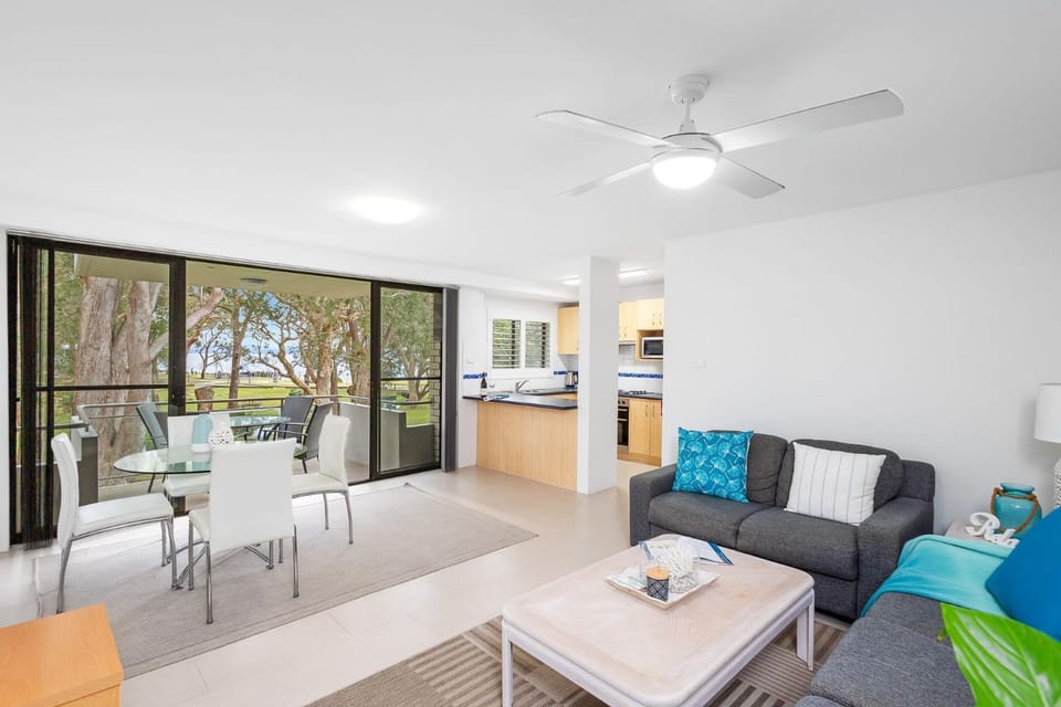 'Mistral Court' Beachside Apartment with Views Apartment in Nelson Bay