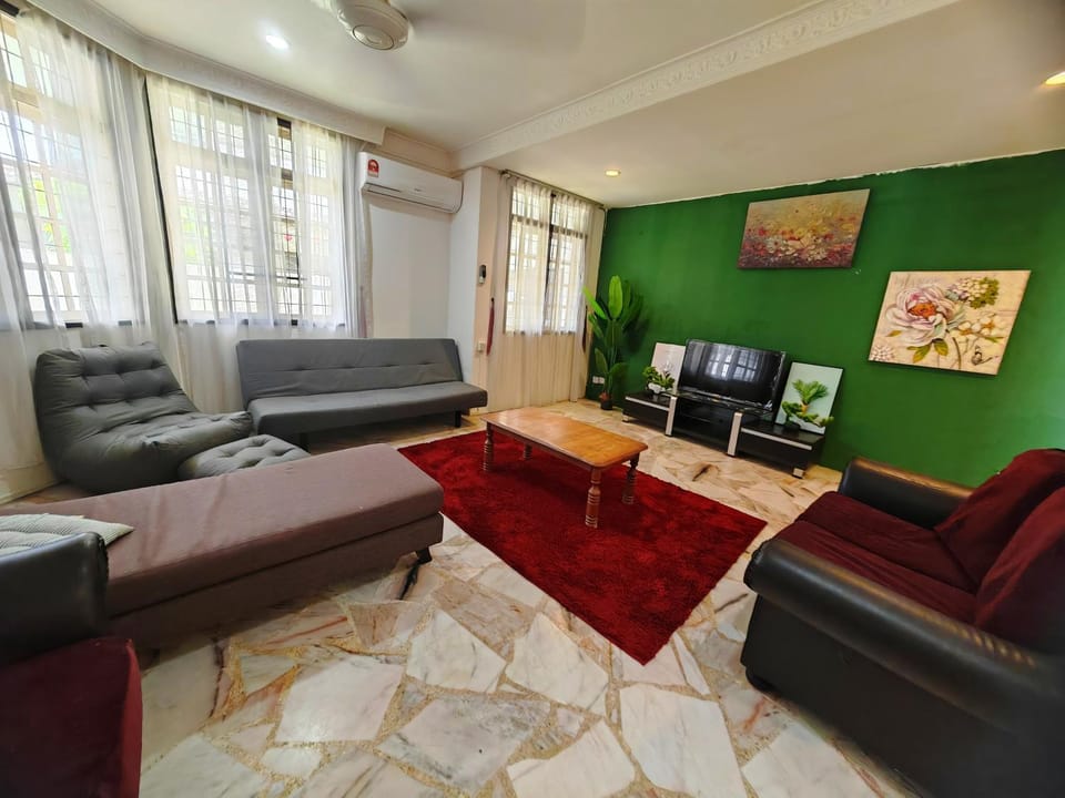 Saradise Staycation Semi Detached House House in Kuching