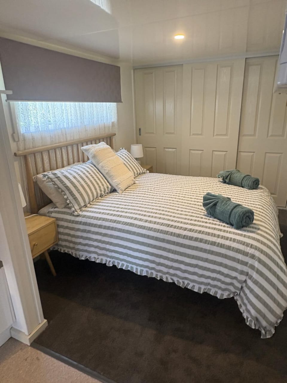 Bed, Bedroom, towels, wardrobe
