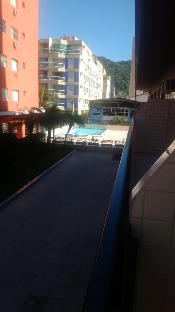 Apartamento novo com ampla sacada e piscinas Apartment in State of São Paulo