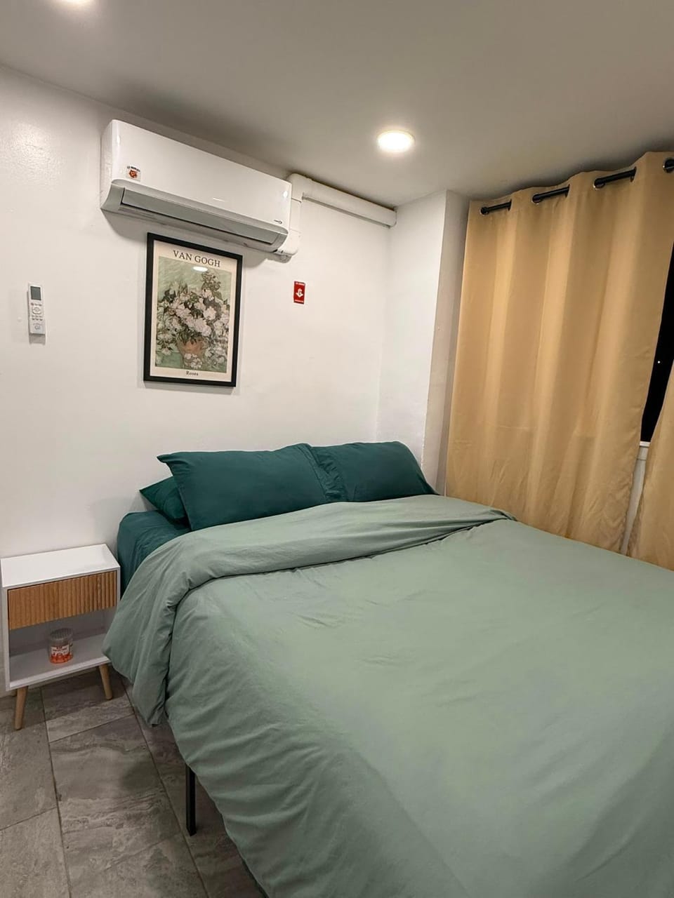 Bed, Bedroom, air conditioner