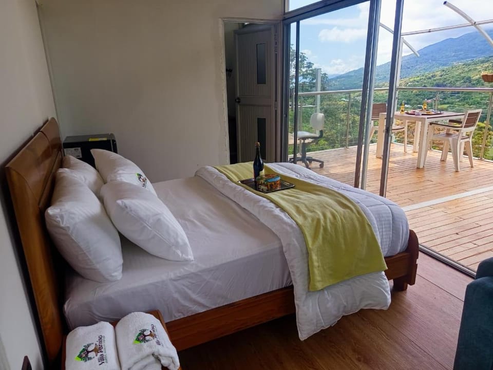 Bed, View (from property/room), Balcony/Terrace, Bedroom, Mountain view, towels