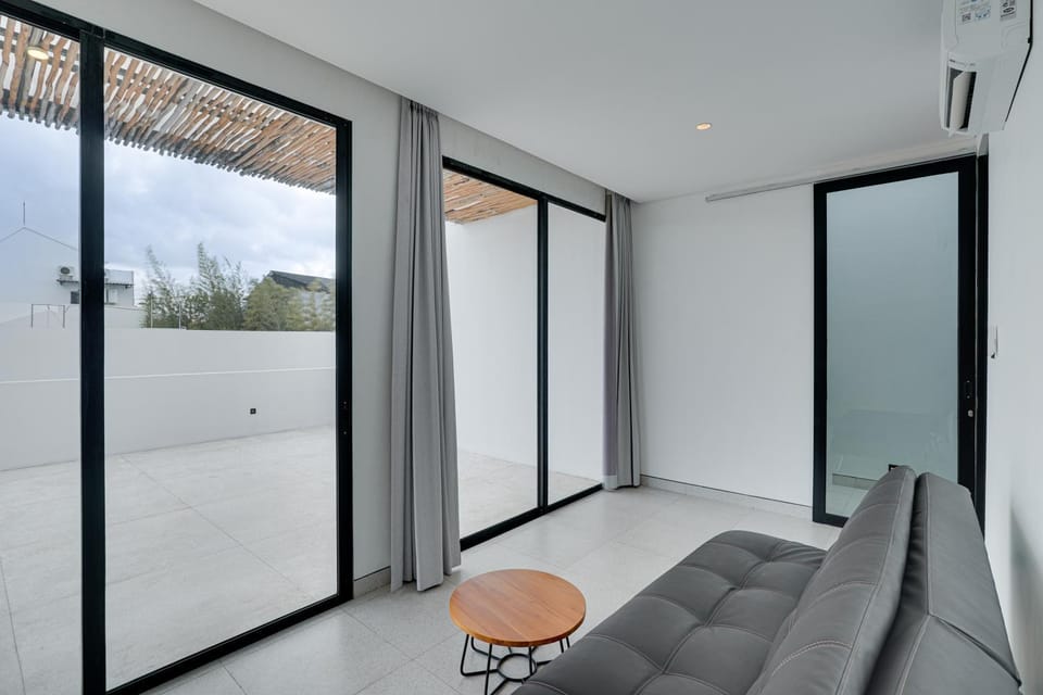 View (from property/room), Balcony/Terrace, Balcony/Terrace, Living room, Seating area