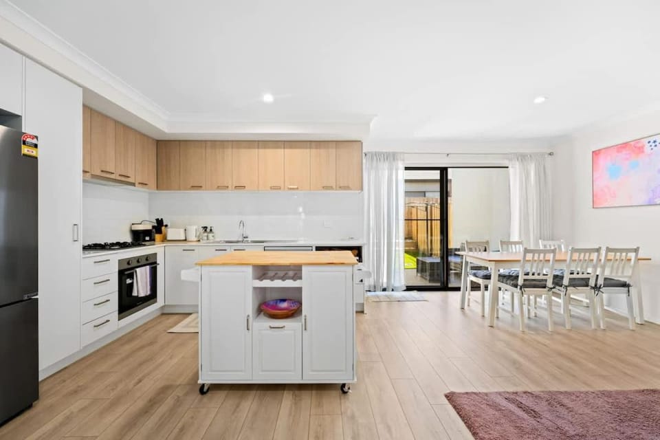 Modern 2BR Home in Wyndham Vale House in Melbourne