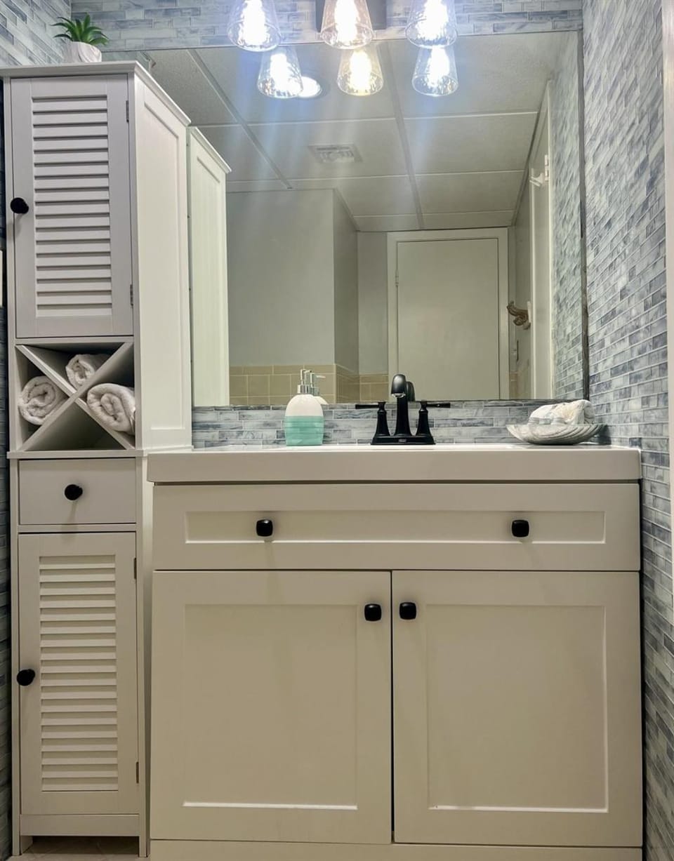 Amazing Bay View, Boat docks, and easy walk to the Beach Apartment in South Padre Island