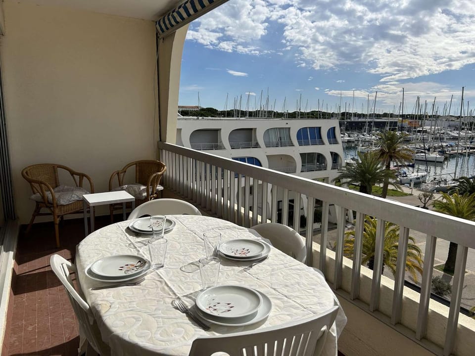 Appartement 4 pers. avec parking à Port Camargue - FR-1-250-324 Apartment in Le Grau-du-Roi