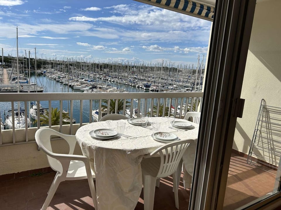 Appartement 4 pers. avec parking à Port Camargue - FR-1-250-324 Apartment in Le Grau-du-Roi