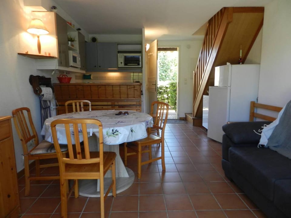 Duplex climatisé 2 chambres avec piscine et parking - Le Lavandou - FR-1-251-905 House in Le Lavandou