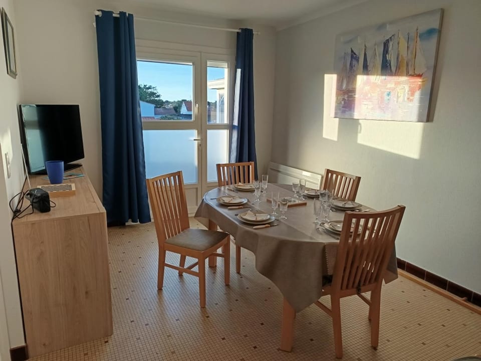 Notre-Dame-de-Monts - Apt spacieux 76m² - 6 pers - Animaux admis - Parking - FR-1-540-327 Apartment in Notre-Dame-de-Monts