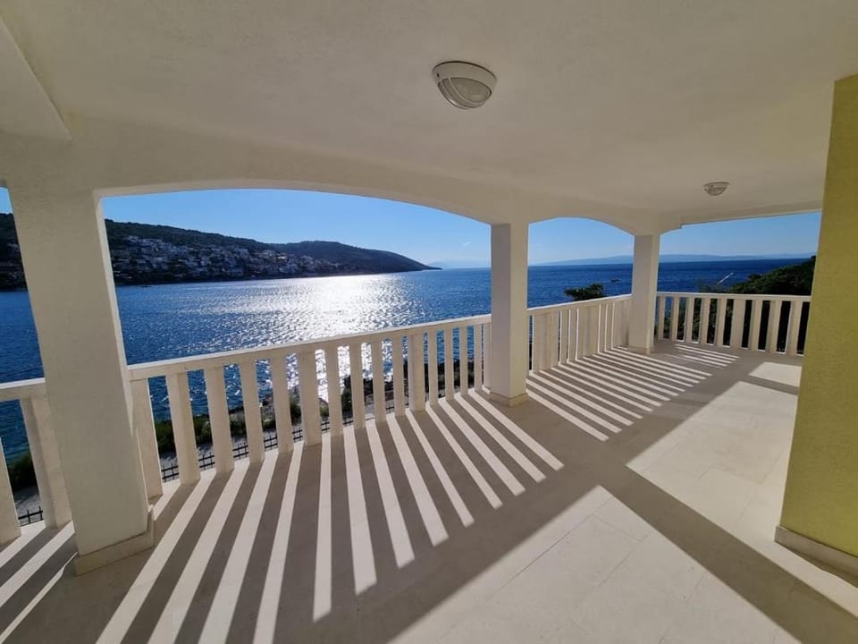 Villa Jana Apartments Apartment in Okrug Gornji