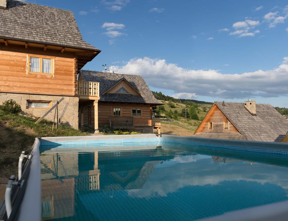 Komfortowe domy Osada Jaworki śniadania sauna grill basen Chalet in Lesser Poland Voivodeship