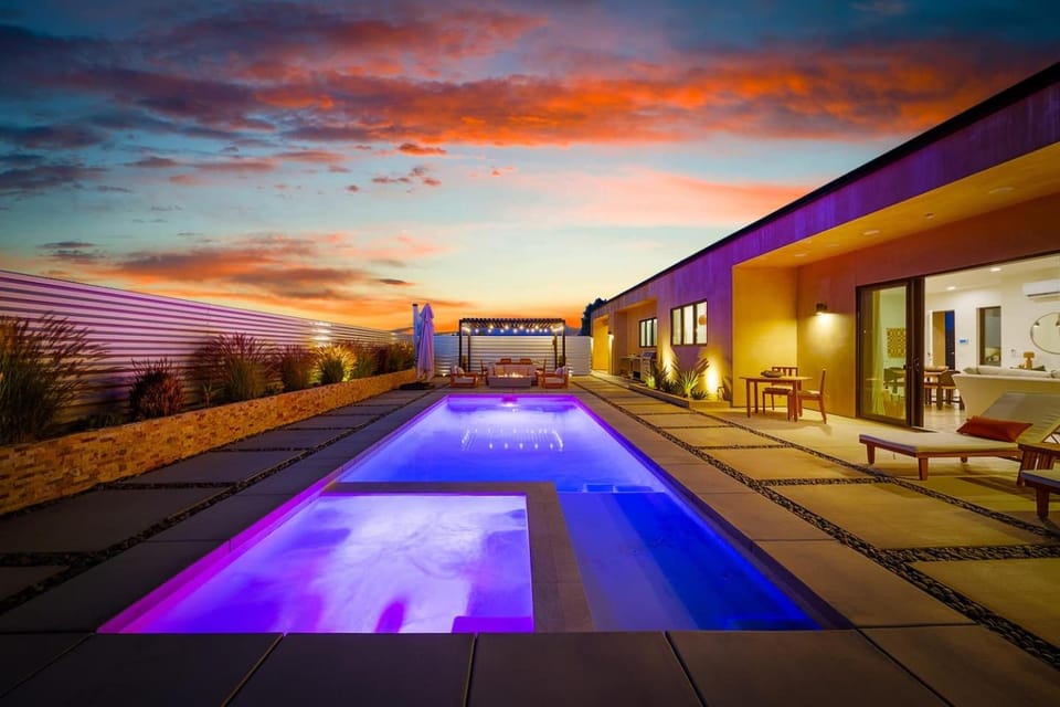 Patio, Night, Hot Tub, Swimming pool, Swimming pool, Sunset, sunbed
