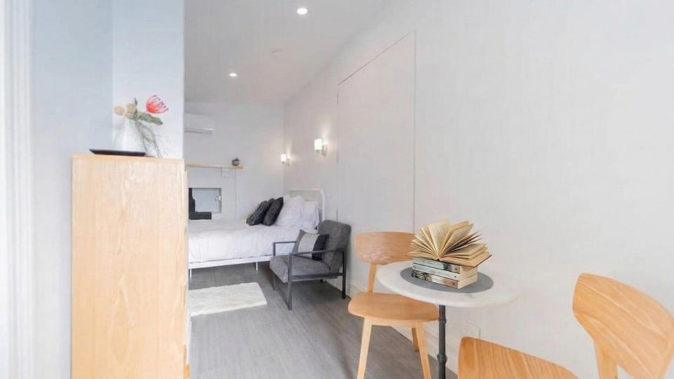 Bed, Dining area