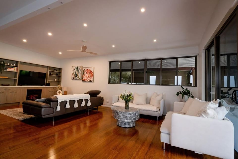 Kilaben Bay Escape - Minutes to the Water Apartment in Lake Macquarie