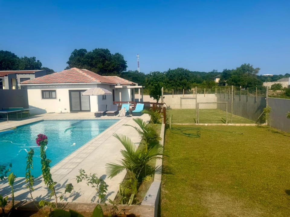 Swimming pool, Sports, sunbed