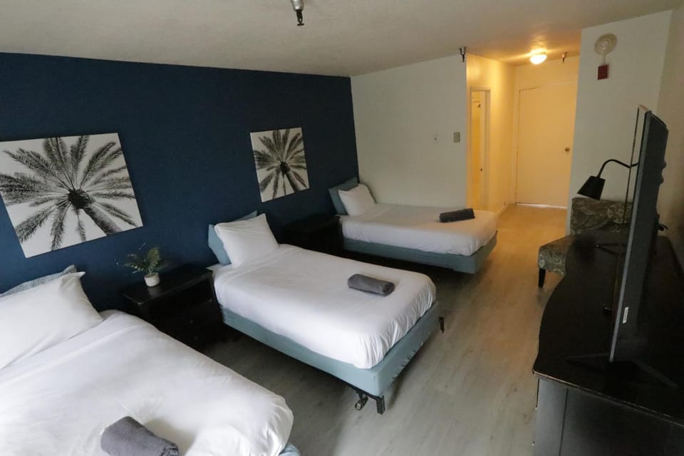 3 beds Apart in Beverly Hills Apartment in Beverly Hills