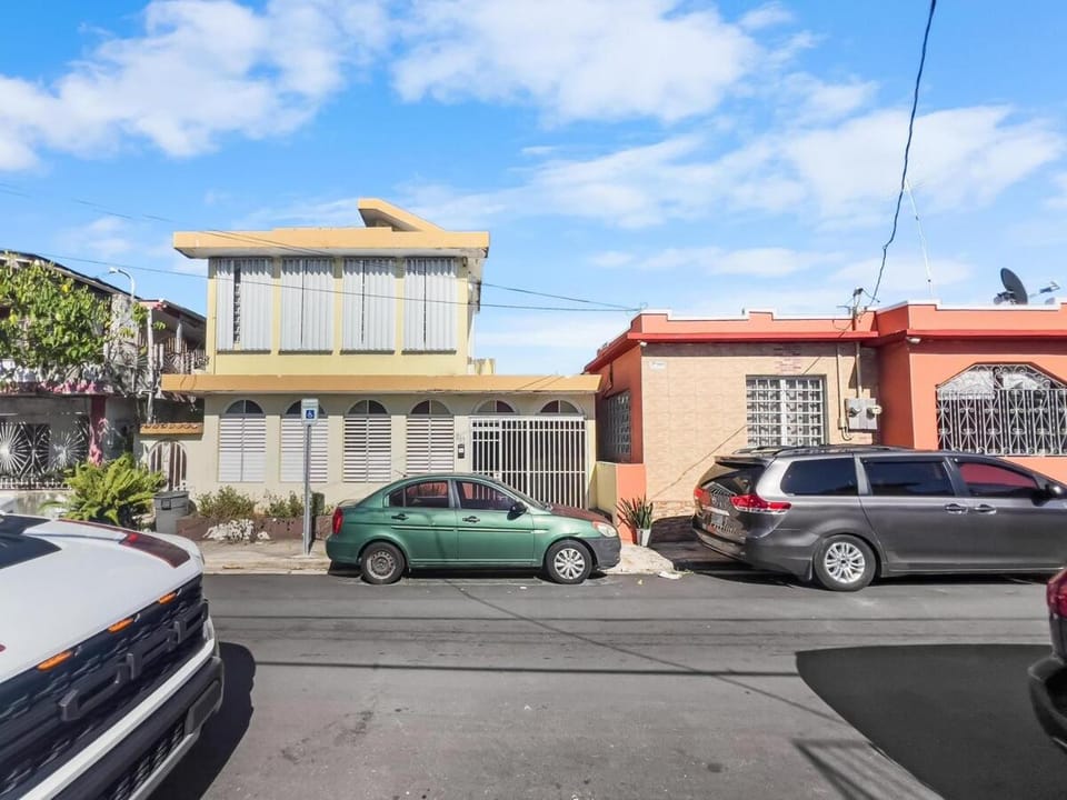 Centric First Floor Apt with Parking in San Juan Apartment in San Juan