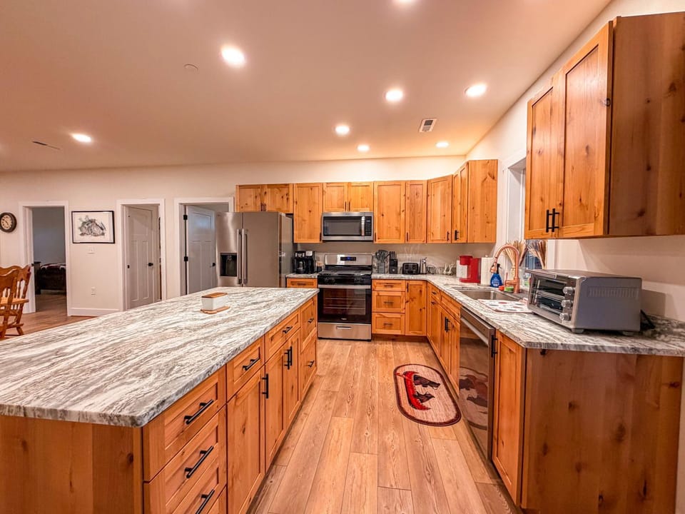 Snaggy Mountain Oasis- 3 bedroom with Hot Tub Near Trails House in Garrett County