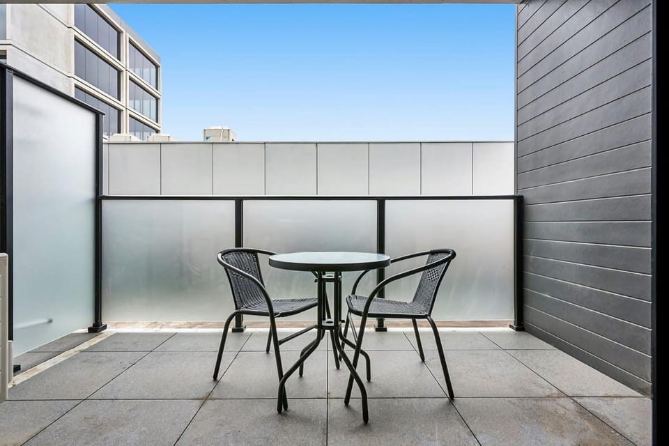The Swan - 10 Minutes to MCG Apartment in Melbourne