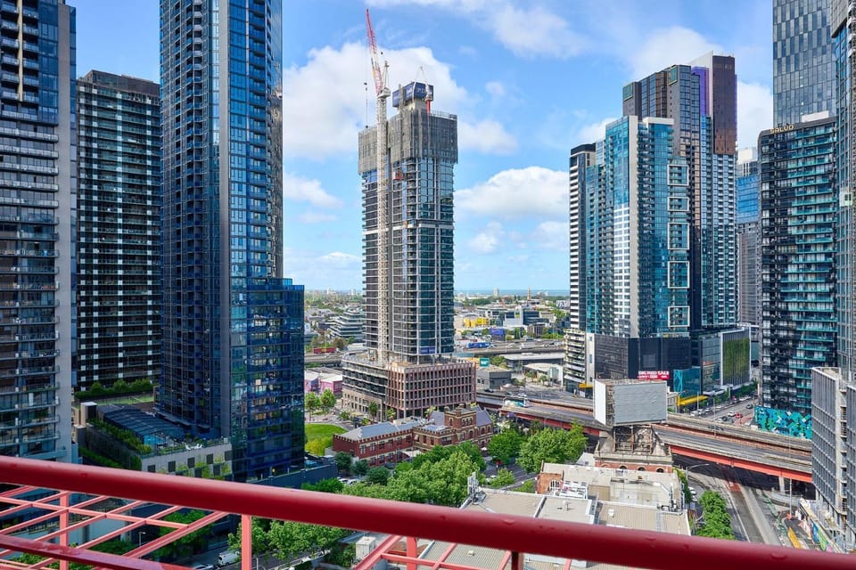 Southbank Skyline 2 Car Spaces & Walk to Crown & Yarra Apartment in Southbank
