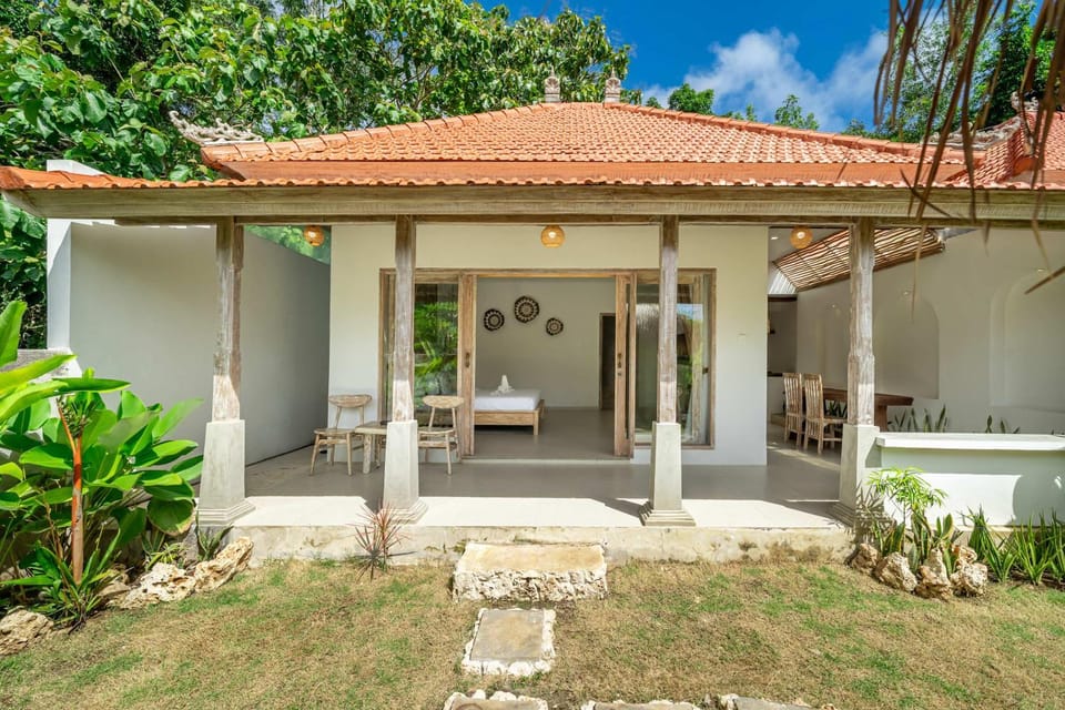 Property building, Patio, Spring, Day, Garden, View (from property/room), Balcony/Terrace, Balcony/Terrace, Garden view
