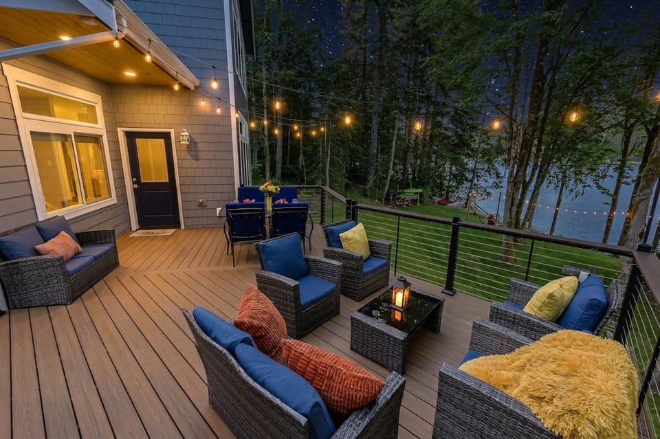 Night, Natural landscape, Balcony/Terrace, Seating area, Dining area, Lake view