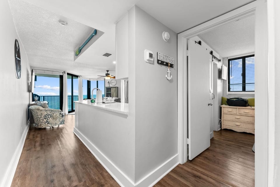 Modern Condo! Free Beach Chairs & Pools by Dolce Vita Getaways PCB Apartment in Panama City Beach