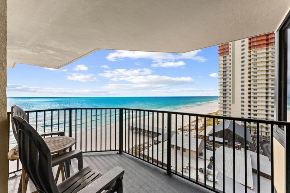 Modern Condo! Free Beach Chairs & Pools by Dolce Vita Getaways PCB Apartment in Panama City Beach