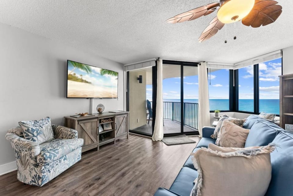 Modern Condo! Free Beach Chairs & Pools by Dolce Vita Getaways PCB Apartment in Panama City Beach