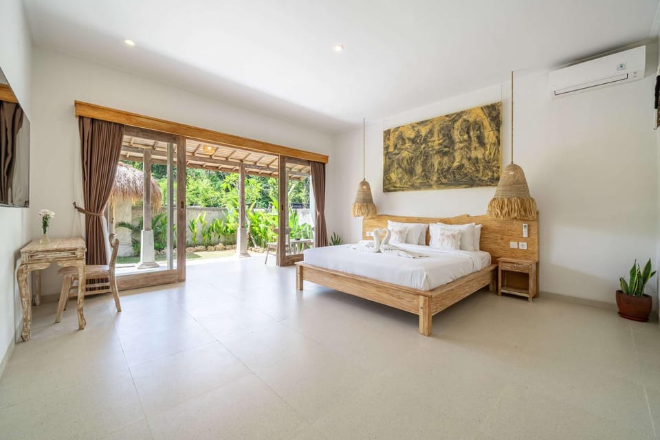 Bed, Photo of the whole room, Bedroom, towels, air conditioner