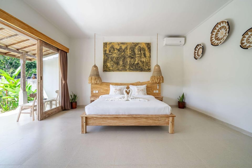 Bed, Photo of the whole room, Bedroom, towels, air conditioner