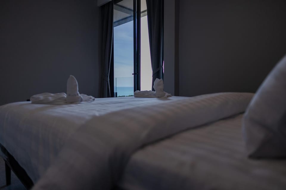Chaluklam Bay View Villa 1 - 3BR Luxury pool villa Villa in Ban Tai