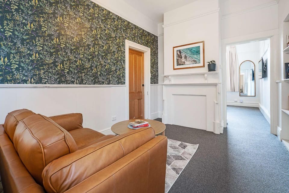 Ground floor heritage 1 bed plus parking Apartment in Hobart