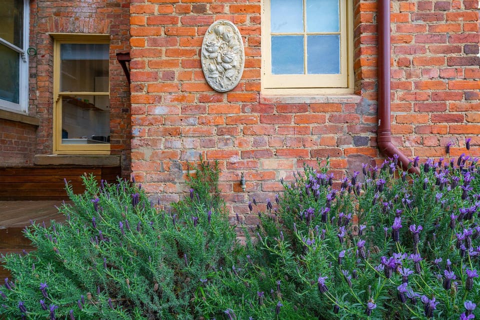 Ground floor heritage 1 bed plus parking Apartment in Hobart