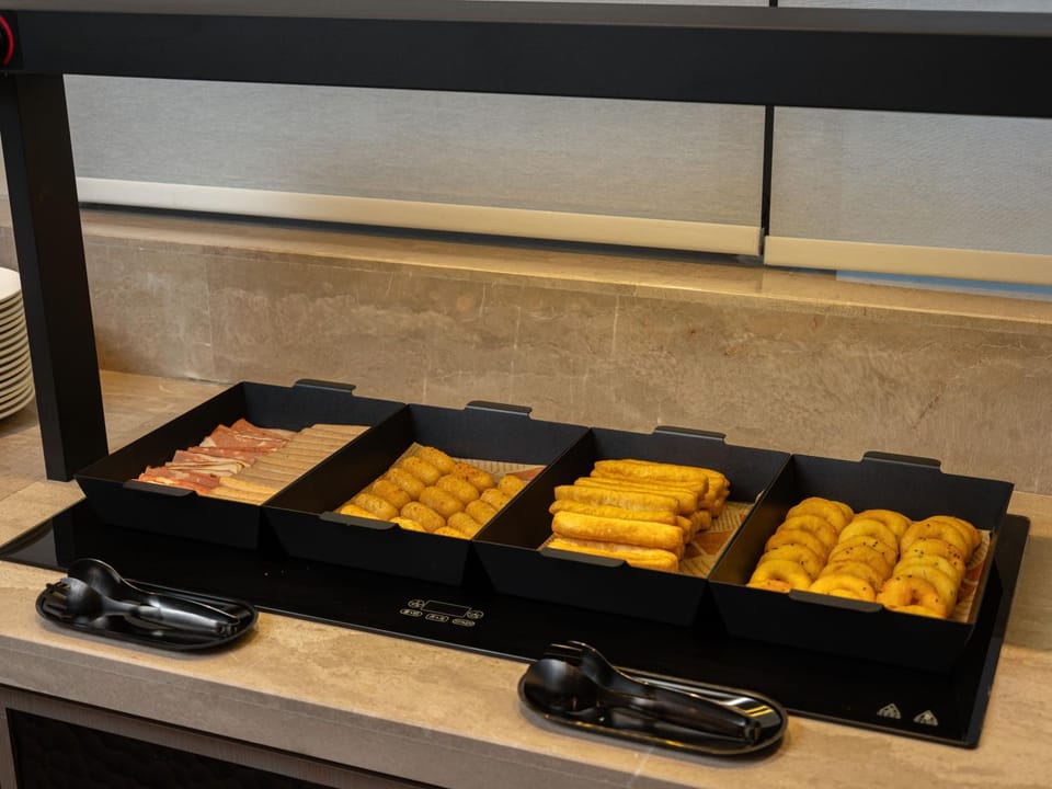 Restaurant/places to eat, Food