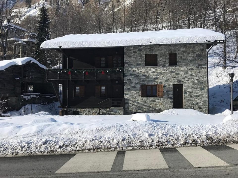 Facade/entrance, Day, Winter