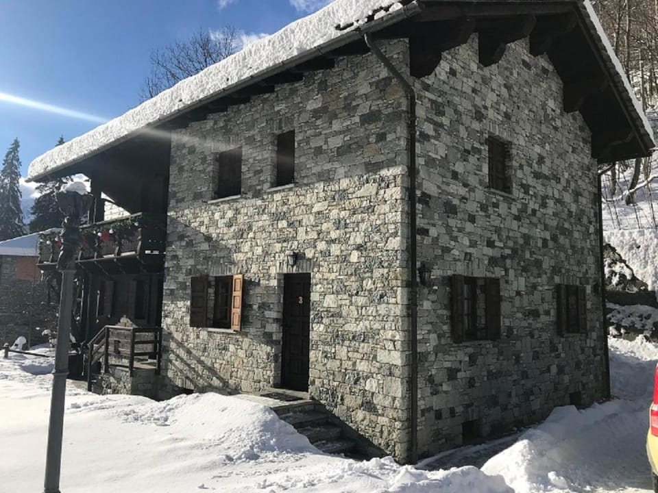Facade/entrance, Day, Winter