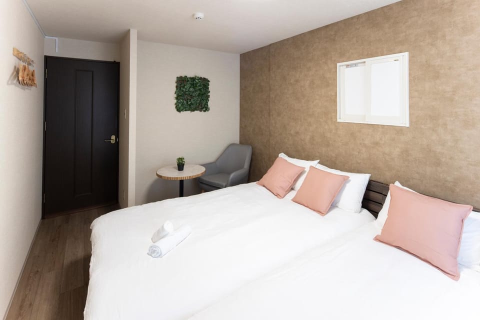 Bed, Seating area, Bedroom, towels